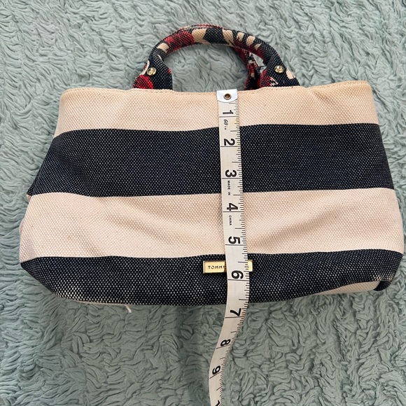 Tommy Hilfiger Small Tote Crossbody - Picture 4 of 11